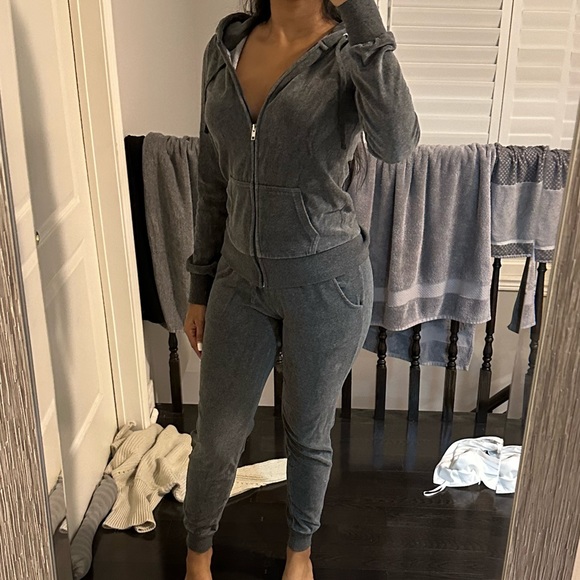 Velour track suit - Picture 2 of 3